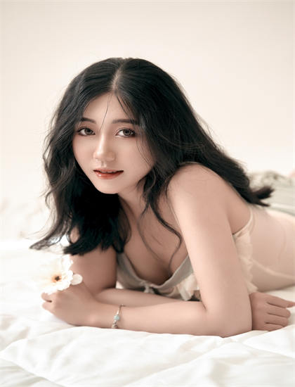 冒险片深度解析：《端盘子的姑娘》的人物塑造与情感表达 ——深入探索冒险片的艺术世界